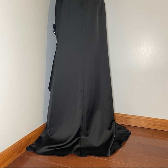 Ungaro- Black Side-Slit Sequin Flower-Embellished Gown Size 4 Evening Gown - Picture 13 of 15